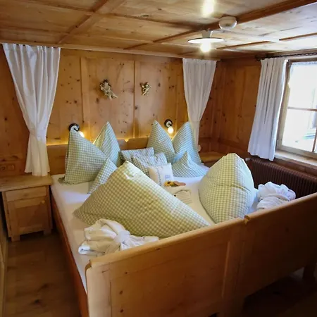 Biobauernhof Gehrnerhof Am Arlberg アパート